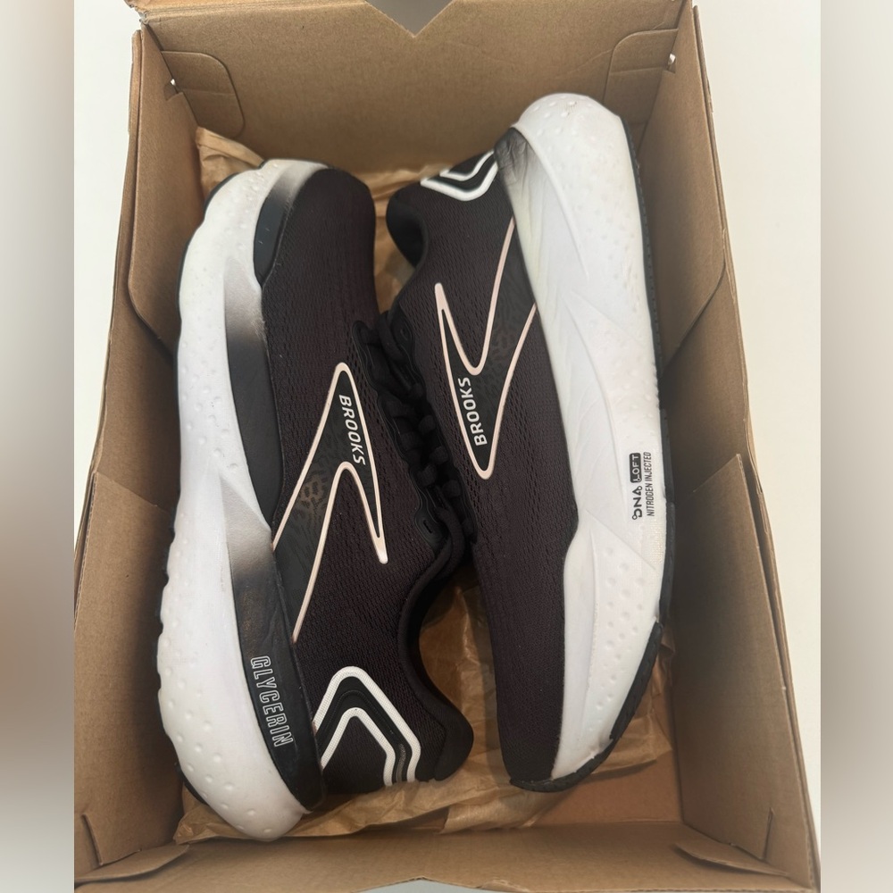 Brooks Black and White Women’s Glycerin Sneakers 8.5